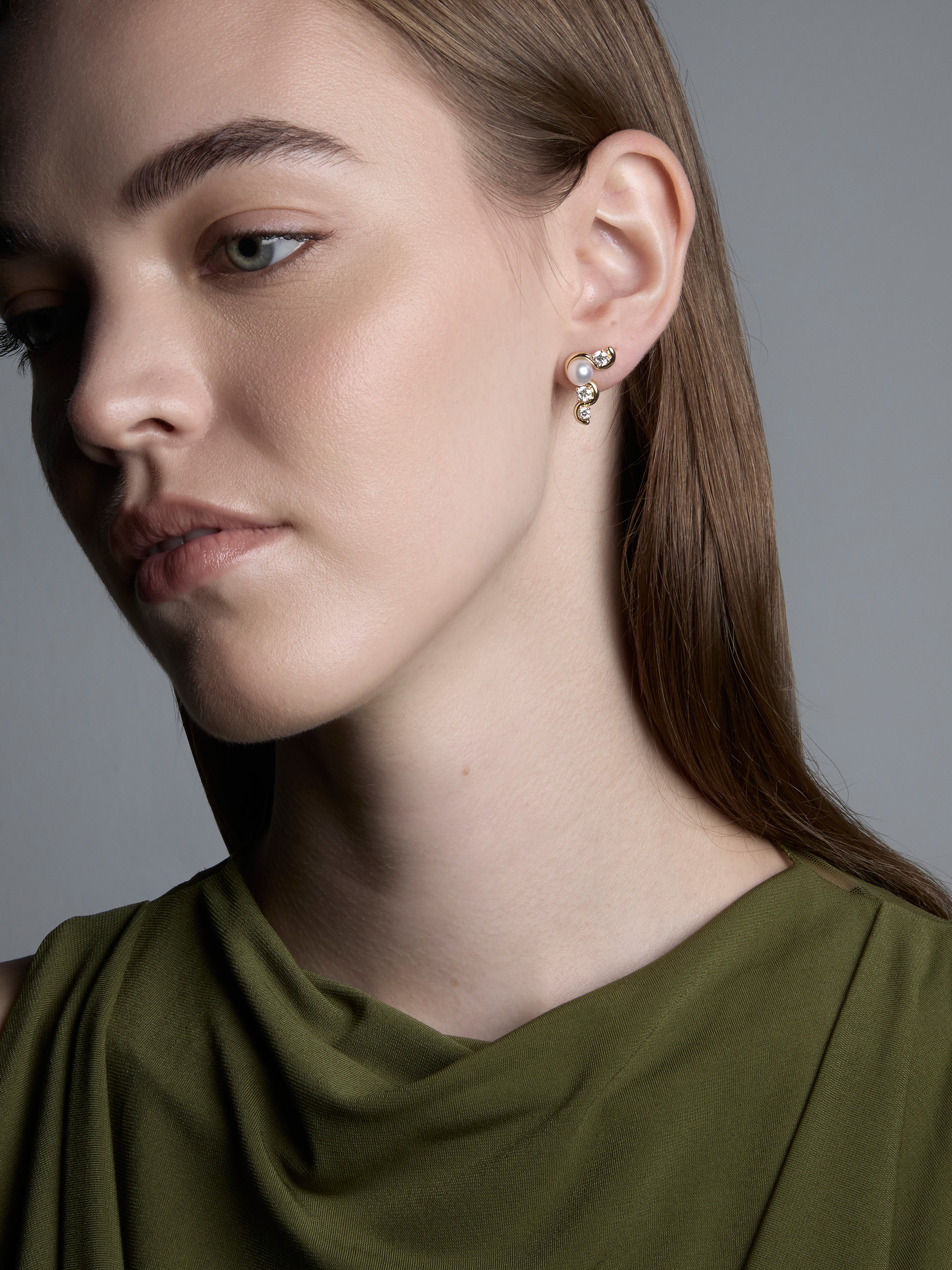 Edessa Droplet Pearl Earrings