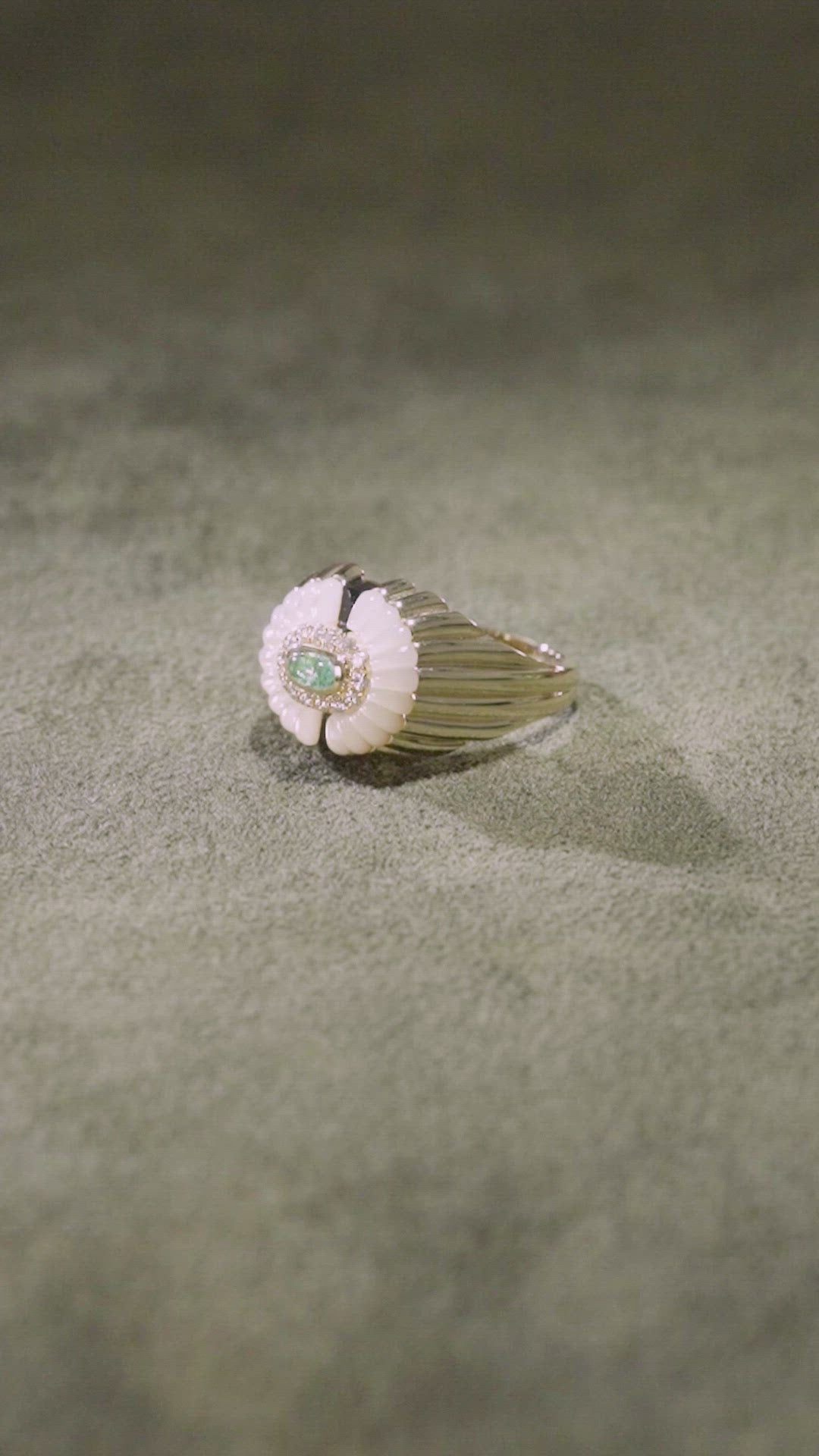 Alara Snowdrop Signet Ring