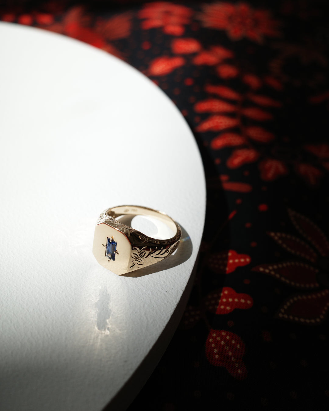 Spade Warisan Blue Sapphire Signet Ring