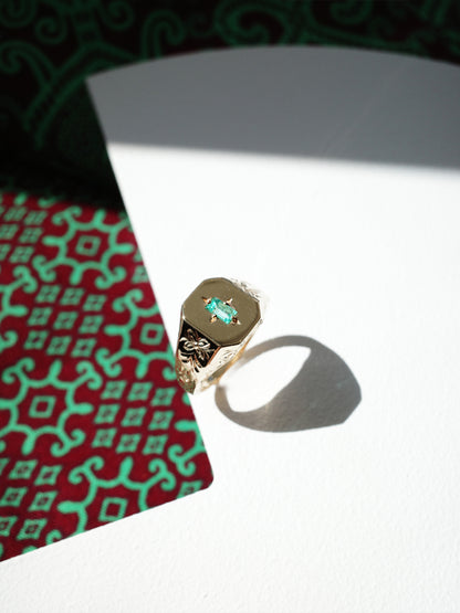 Spade Warisan Minor Emerald Signet Ring